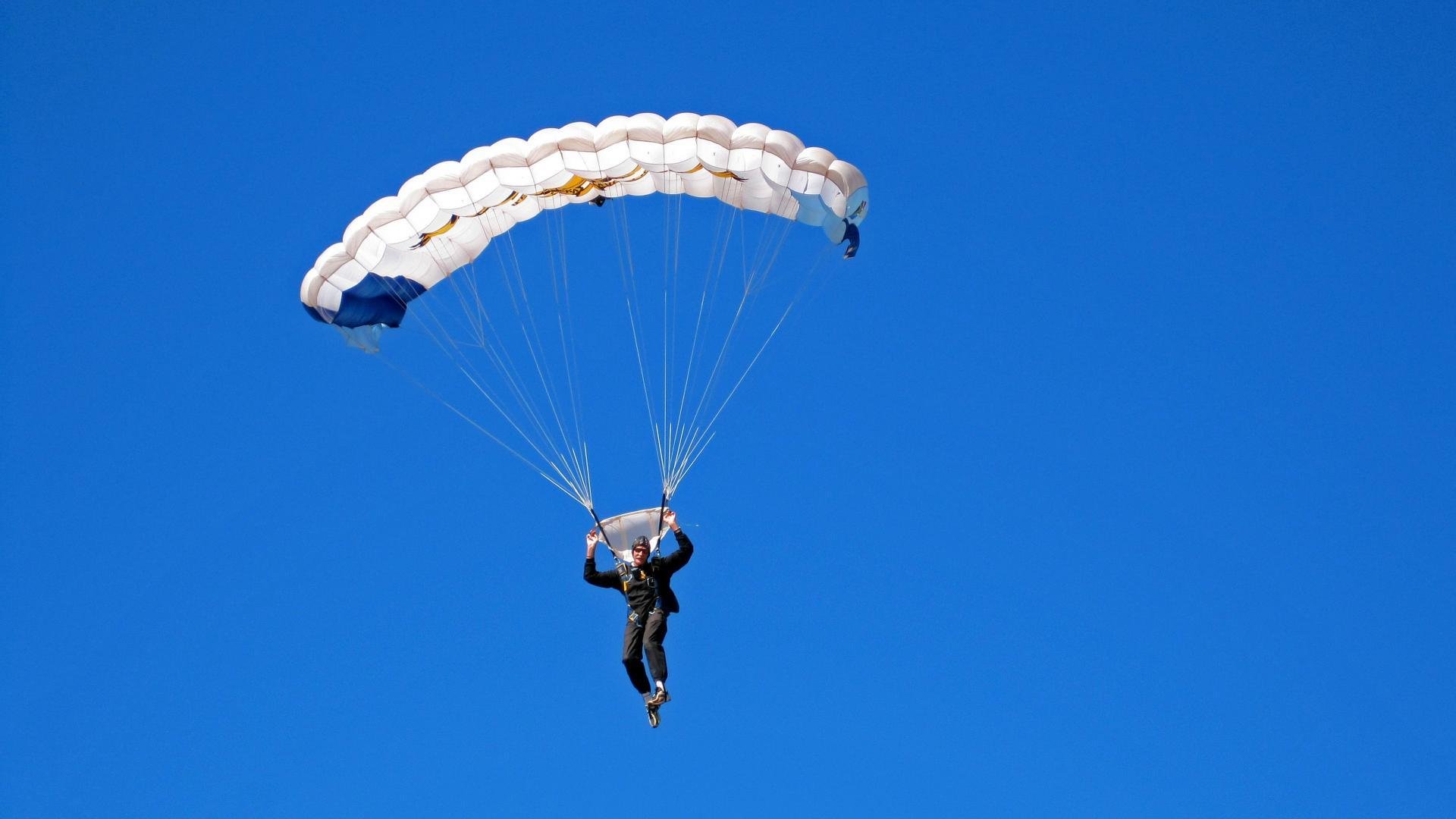 蝶泳新星闪耀全国锦标赛,破纪录表现引爆泳坛